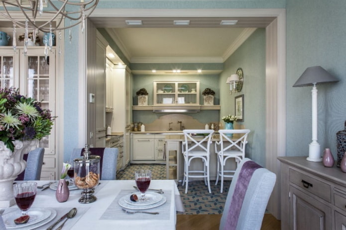 Коник на дах із профнастилу: будова та кріплення конькових планок