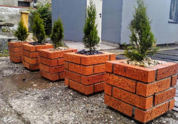 Вазоны из кирпича Вазоны из кирпича
