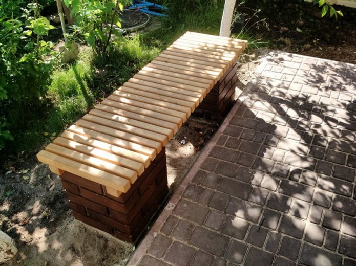 Скамейка из кирпича Скамейка из кирпича