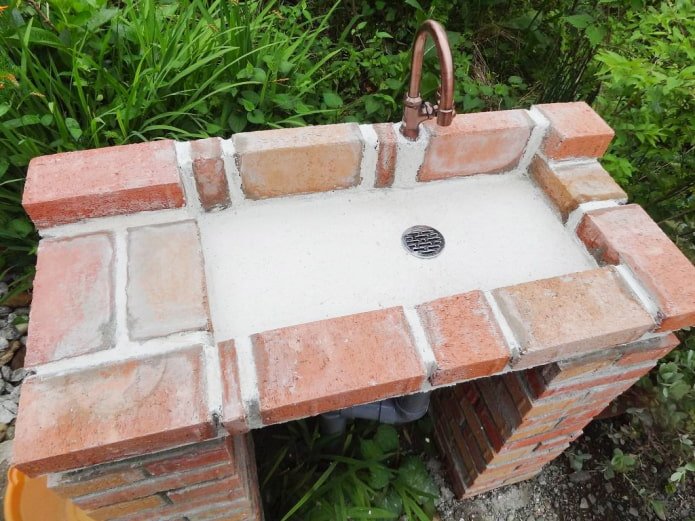 Рукомойник из кирпича Рукомойник из кирпича