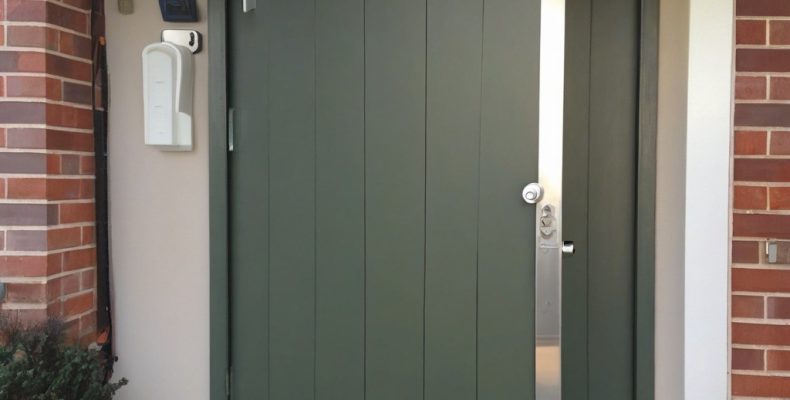 Електронний замок на двері встановлення та базове налаштування