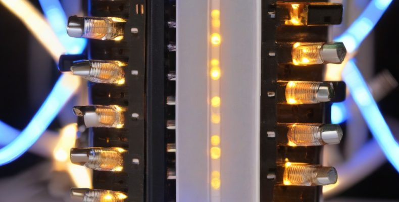 Монтаж світлодіодної стрічки з правильним підключенням живлення